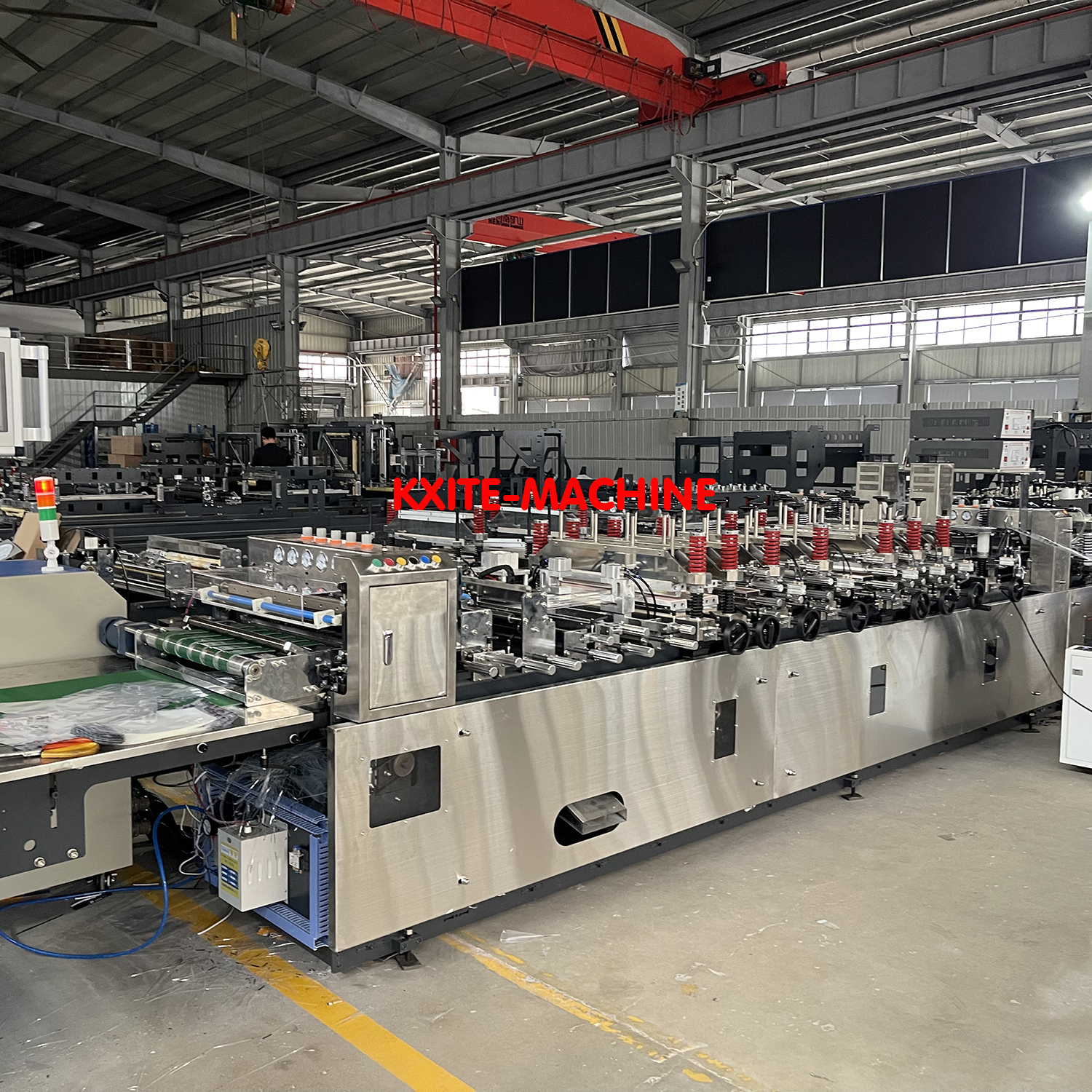 Servo Guesset Stand Up Pouch Making Machine Paper Plastic Complex Material Pouch 3 Side Seal Bag Making Machine