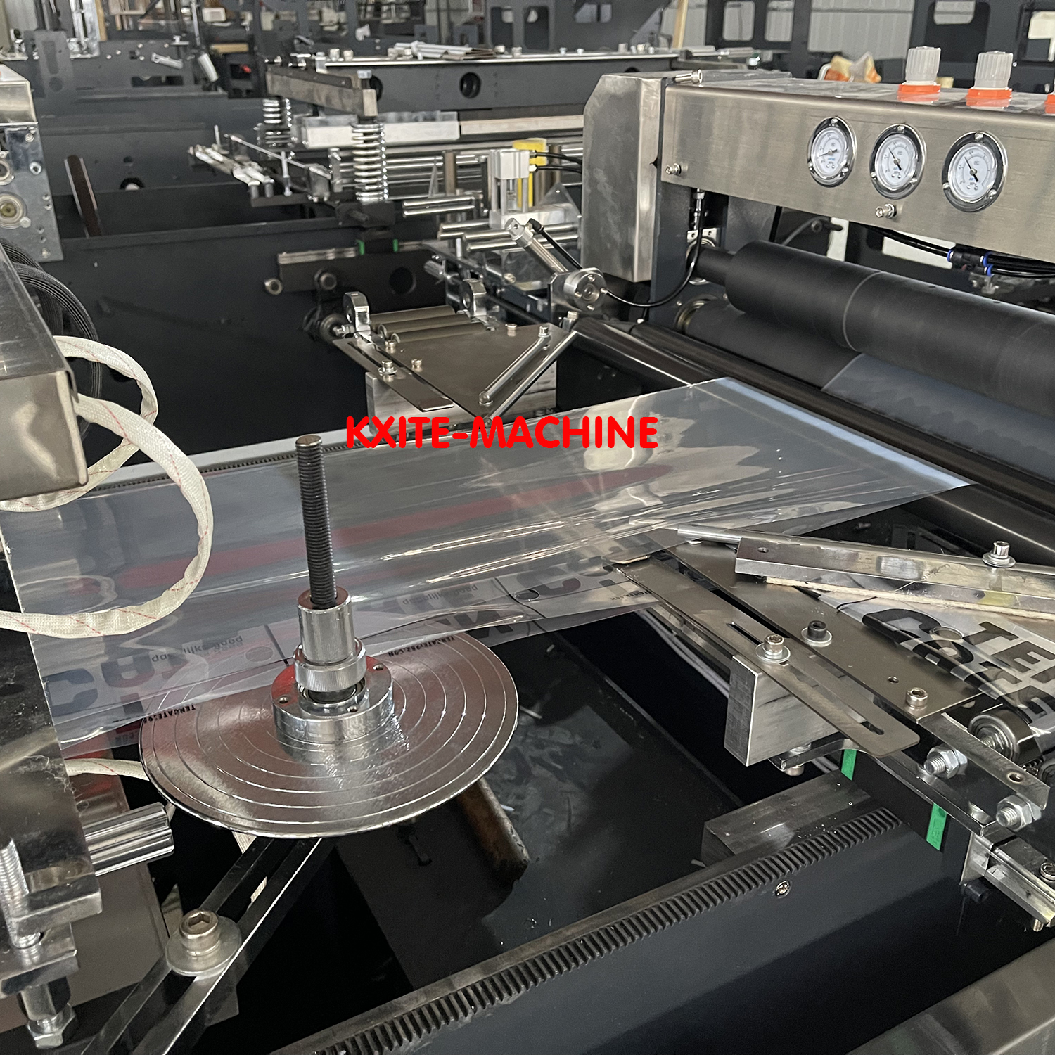 Servo Guesset Stand Up Pouch Making Machine Paper Plastic Complex Material Pouch 3 Side Seal Bag Making Machine