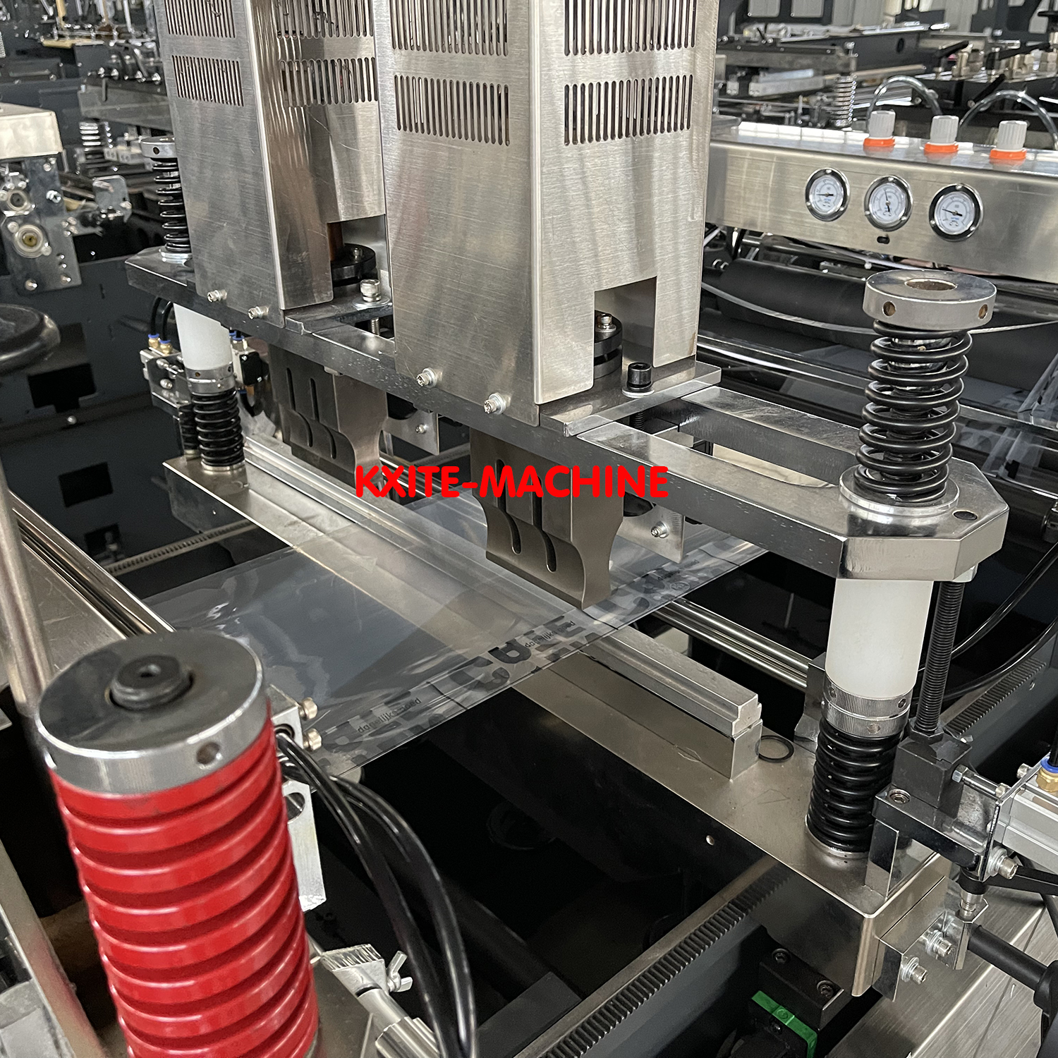 Servo Guesset Stand Up Pouch Making Machine Paper Plastic Complex Material Pouch 3 Side Seal Bag Making Machine