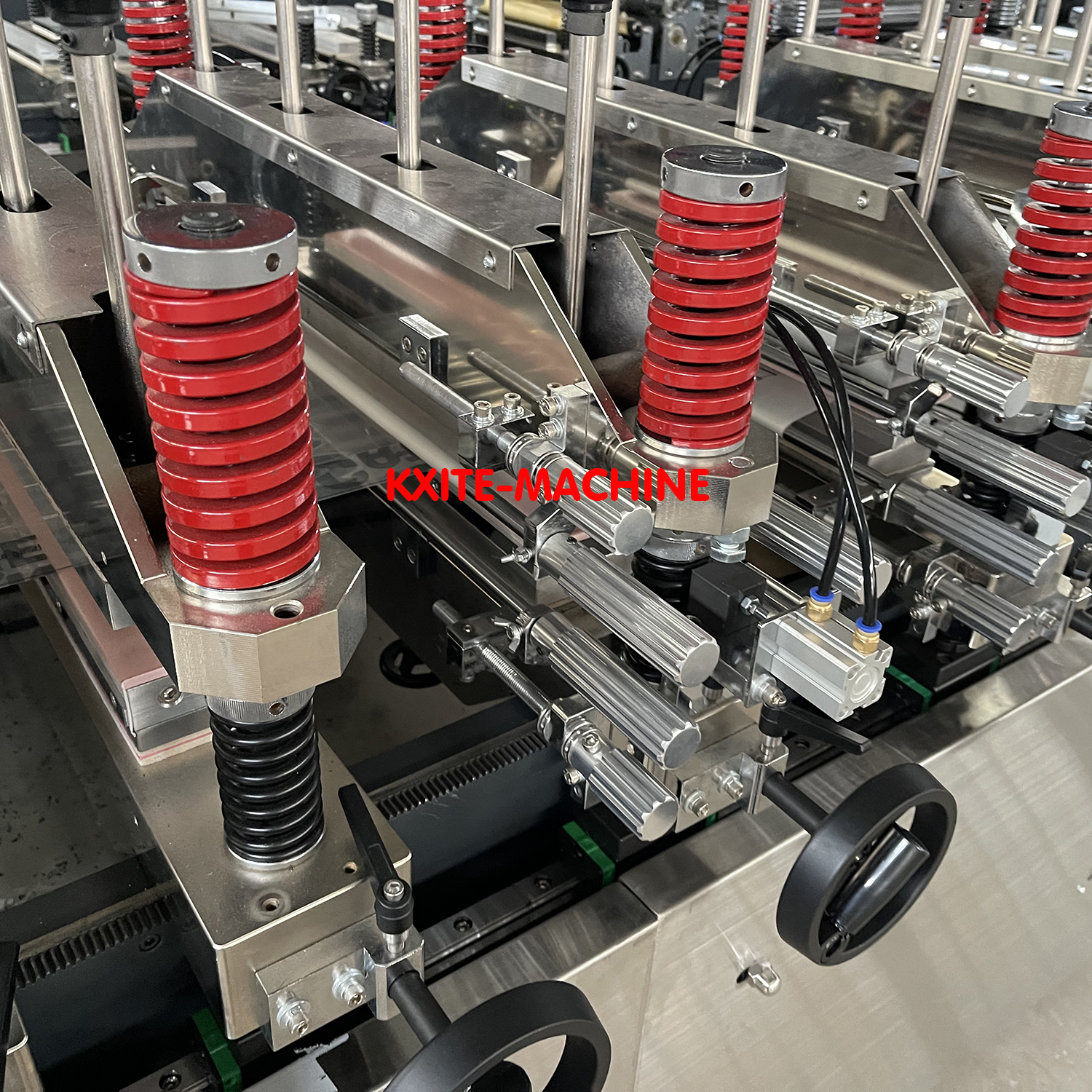 Servo Guesset Stand Up Pouch Making Machine Paper Plastic Complex Material Pouch 3 Side Seal Bag Making Machine